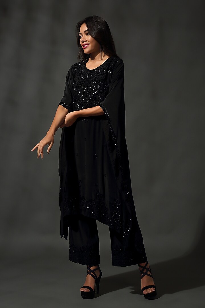 Black Sheesha Silk Sequins & Beads Embroidered Kaftan Set by Priyanka Jain at Pernia's Pop Up Shop