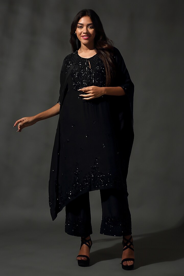 Black Sheesha Silk Sequins & Beads Embroidered Kaftan Set by Priyanka Jain at Pernia's Pop Up Shop