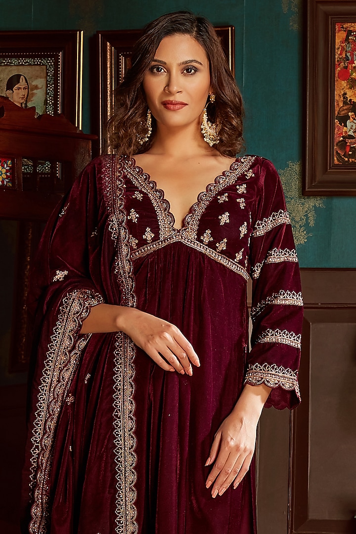 Wine Velvet Embroidered Kurta Set by Priyanka Jain at Pernia's Pop Up Shop