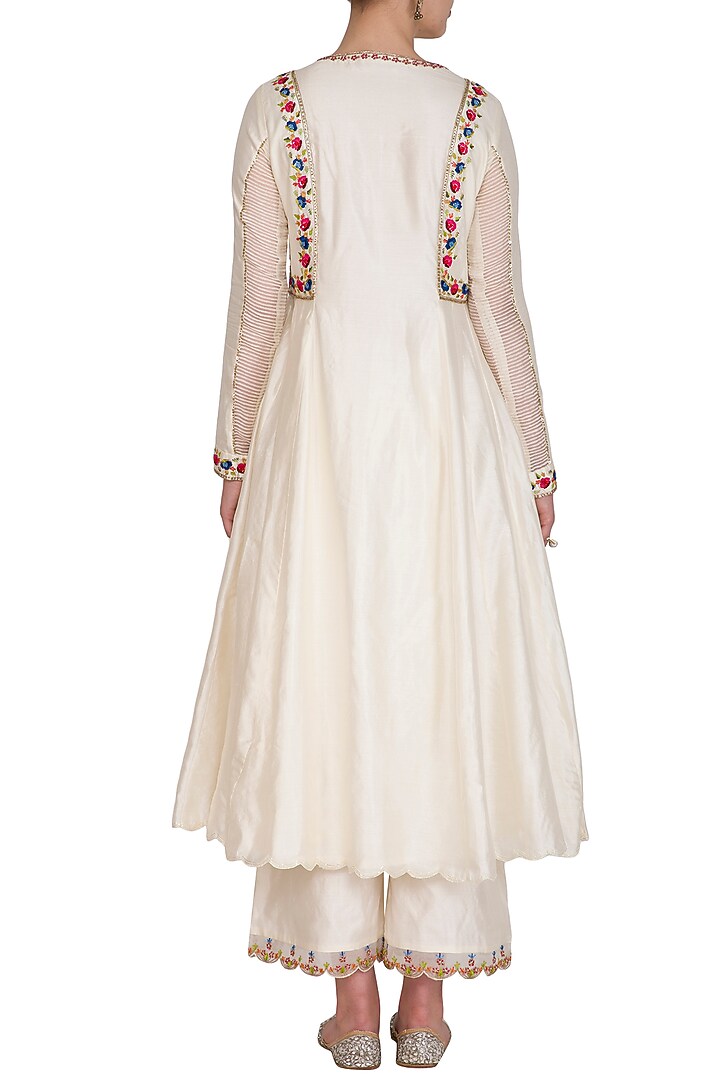 Ivory Embroidered Kurta Set by Priyanka Jain at Pernia's Pop Up Shop