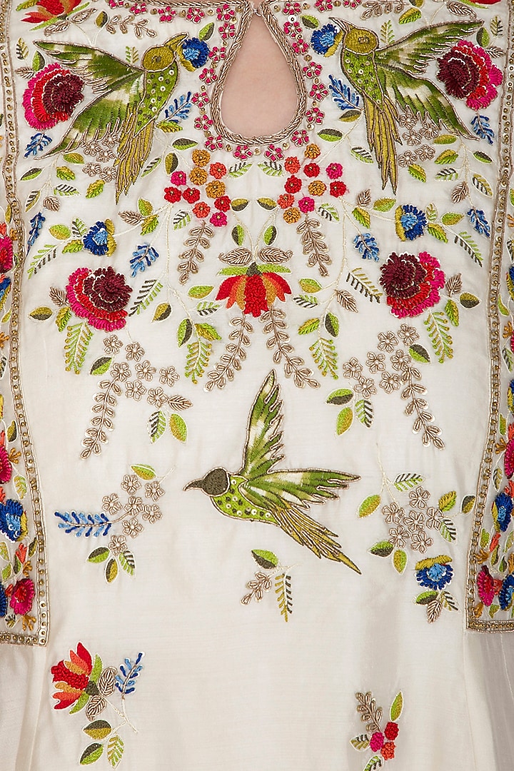 Ivory Embroidered Kurta Set by Priyanka Jain at Pernia's Pop Up Shop