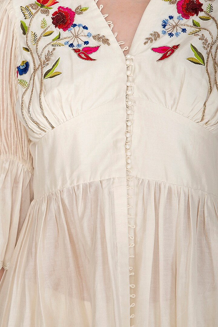 Ivory Embroidered Tunic With Pant by Priyanka Jain at Pernia's Pop Up Shop