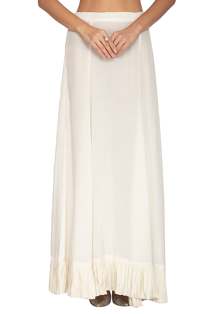 Ivory Embroidered Striped Wedding Saree Set by Priyanka Jain at Pernia's Pop Up Shop