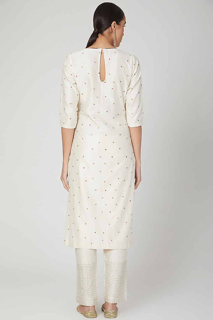 White Embroidered Kurta Set by Priyanka Jain at Pernia's Pop Up Shop