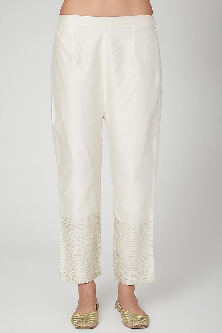 White Embroidered Kurta Set by Priyanka Jain at Pernia's Pop Up Shop
