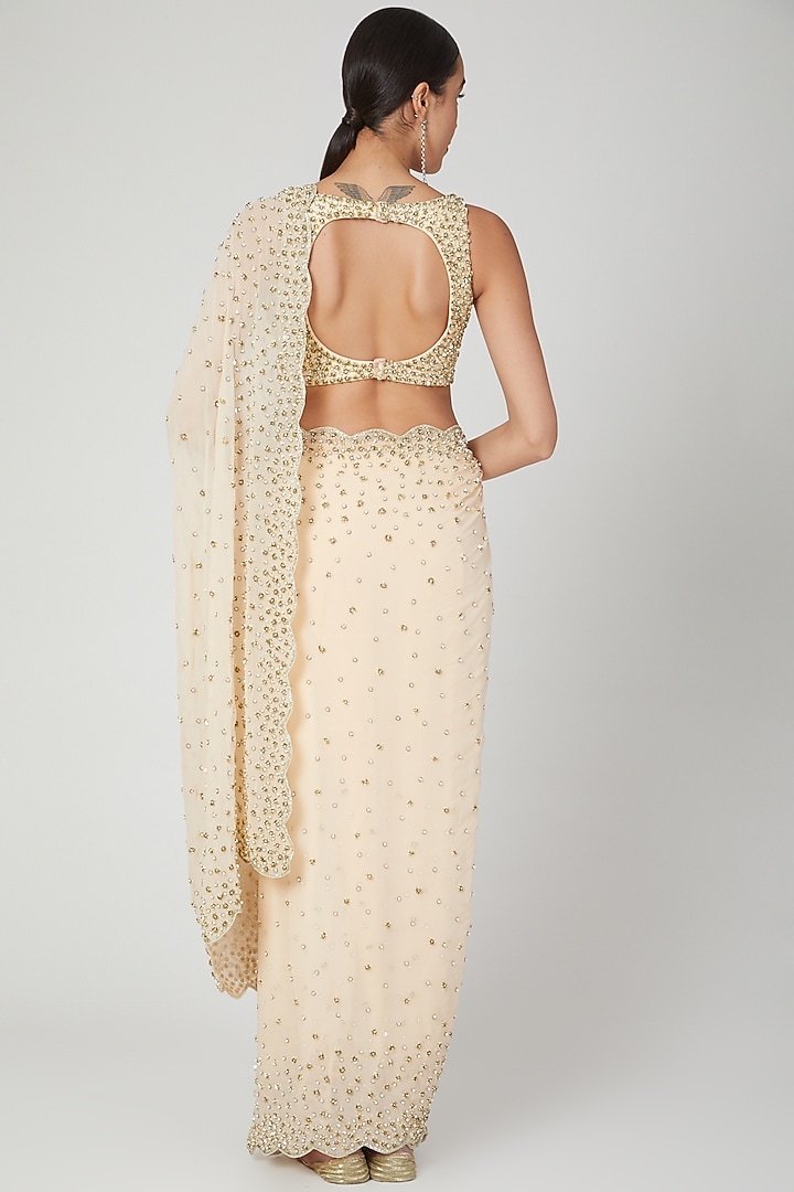 Peach Embellished Wedding Saree Set by Priyanka Jain at Pernia's Pop Up Shop