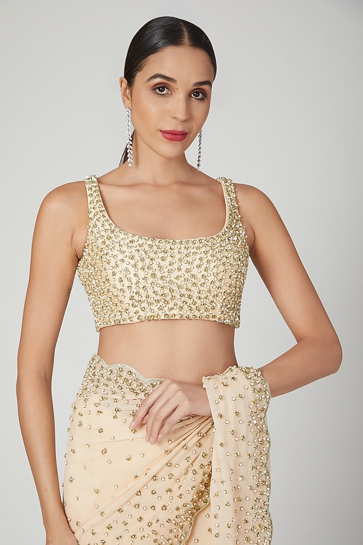 Peach Embellished Wedding Saree Set by Priyanka Jain at Pernia's Pop Up Shop