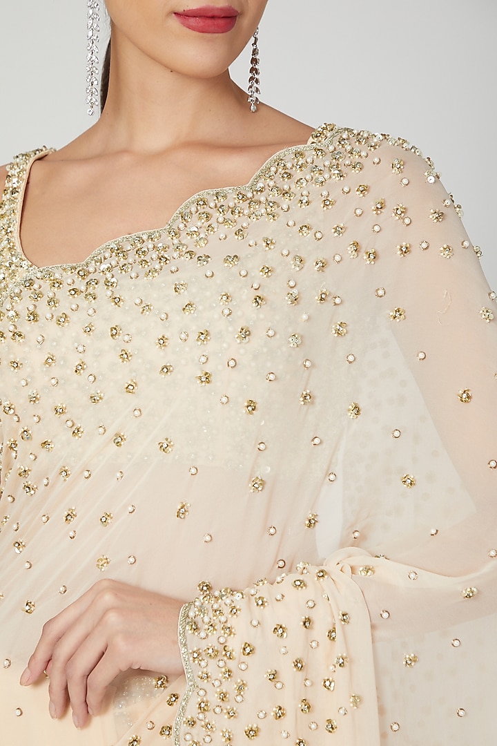 Peach Embellished Wedding Saree Set by Priyanka Jain at Pernia's Pop Up Shop