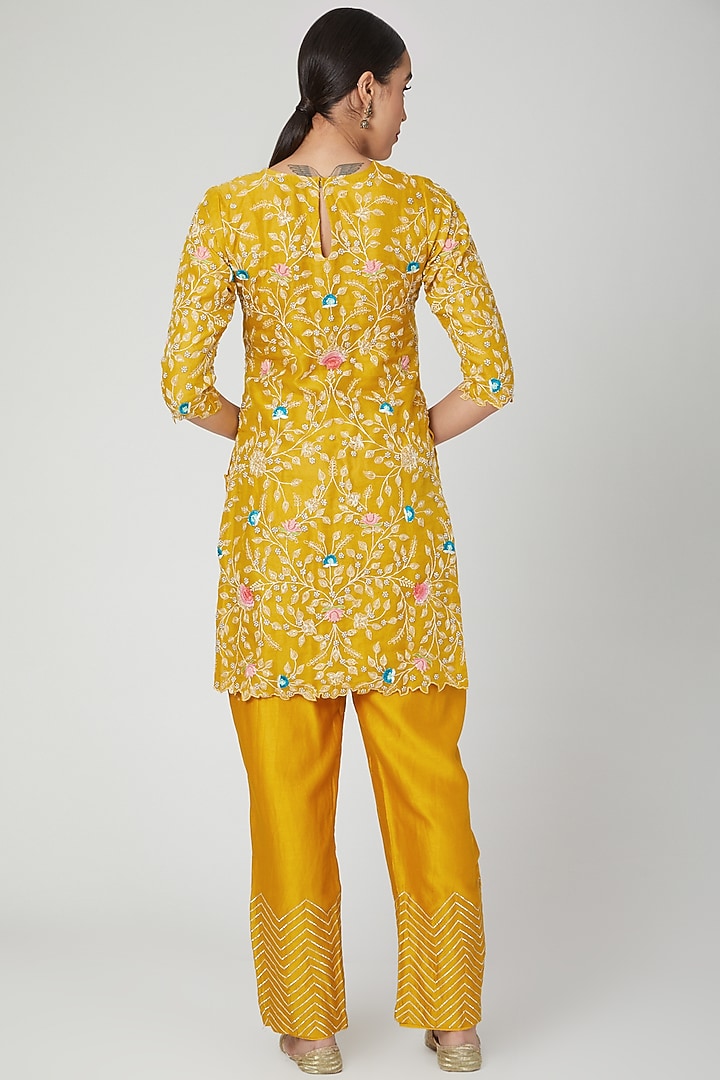Mustard Embroidered Kurta Set by Priyanka Jain at Pernia's Pop Up Shop