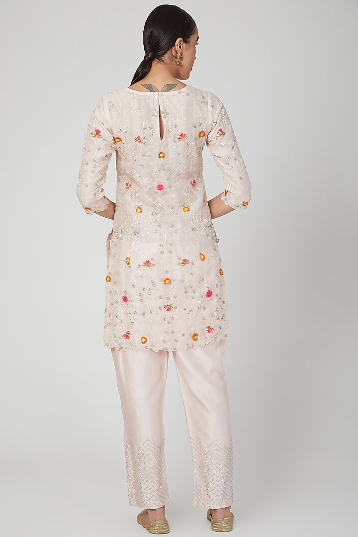 Blush Pink Embroidered Kurta Set by Priyanka Jain at Pernia's Pop Up Shop
