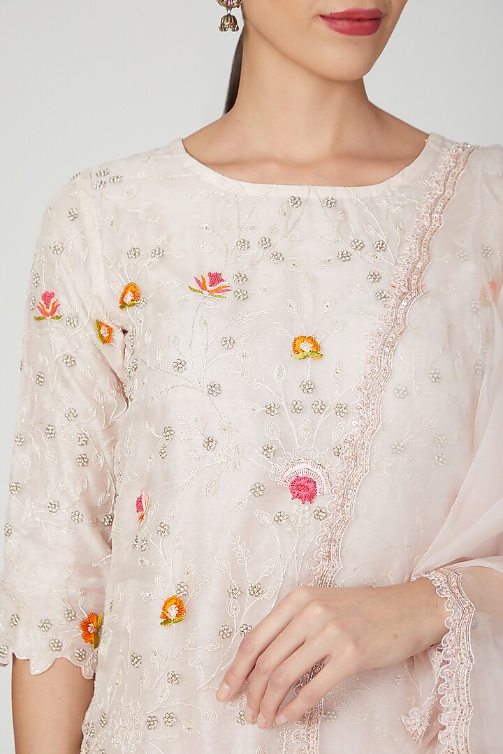 Blush Pink Embroidered Kurta Set by Priyanka Jain at Pernia's Pop Up Shop