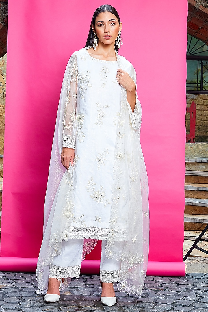 Ivory Linen Embroidered Kurta Set by Priyanka Jain at Pernia's Pop Up Shop