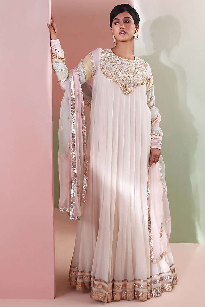Ivory Mul Chanderi Wedding Anarkali With Dupatta by Priyanka Jain at Pernia's Pop Up Shop