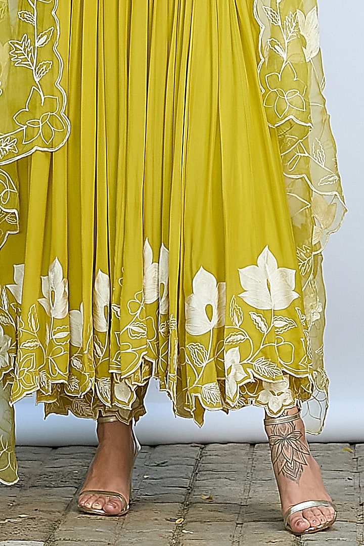 Sheen Green Italian Crepe Aari Work Wedding Anarkali Set by Priyanka Jain at Pernia's Pop Up Shop