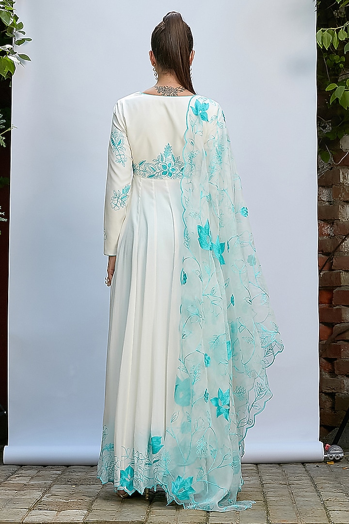 White Italian Crepe Embroidered Wedding Anarkali Set by Priyanka Jain at Pernia's Pop Up Shop