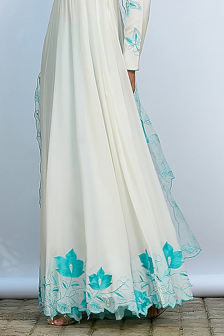 White Italian Crepe Embroidered Wedding Anarkali Set by Priyanka Jain at Pernia's Pop Up Shop