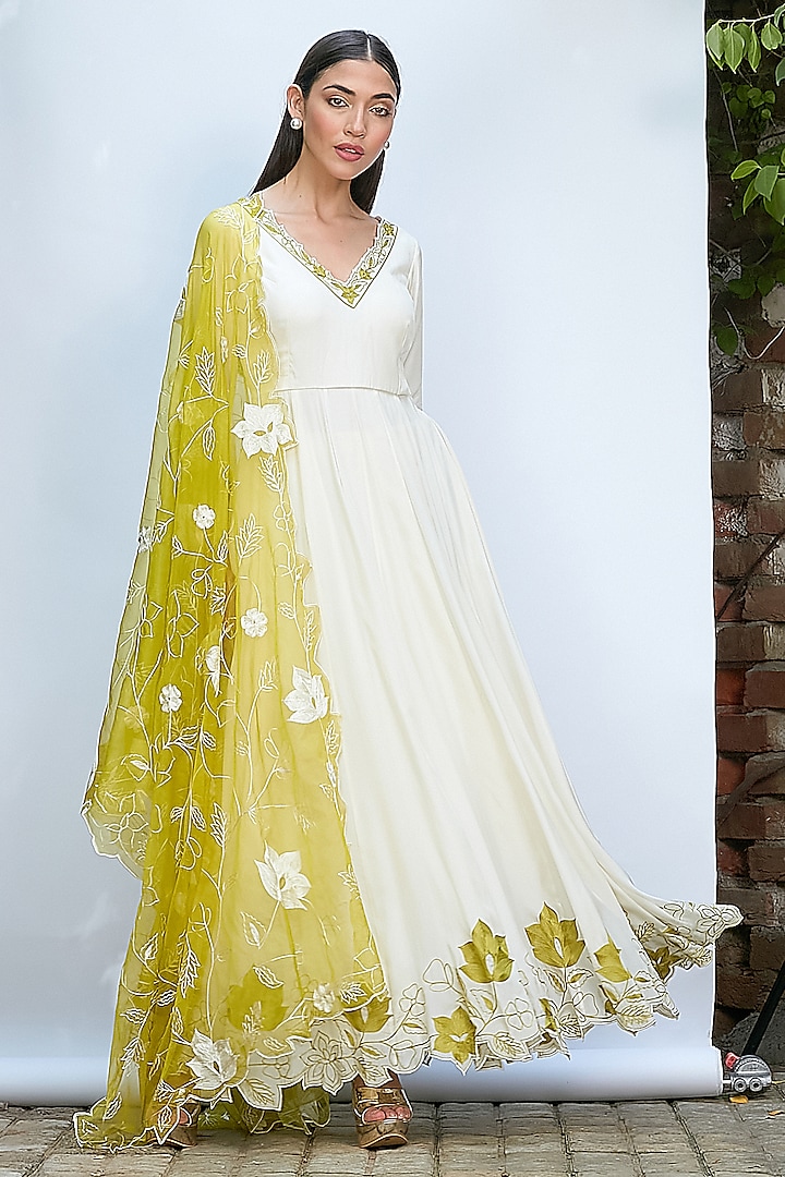 Ivory Italian Crepe Embroidered Anarkali Set by Priyanka Jain at Pernia's Pop Up Shop