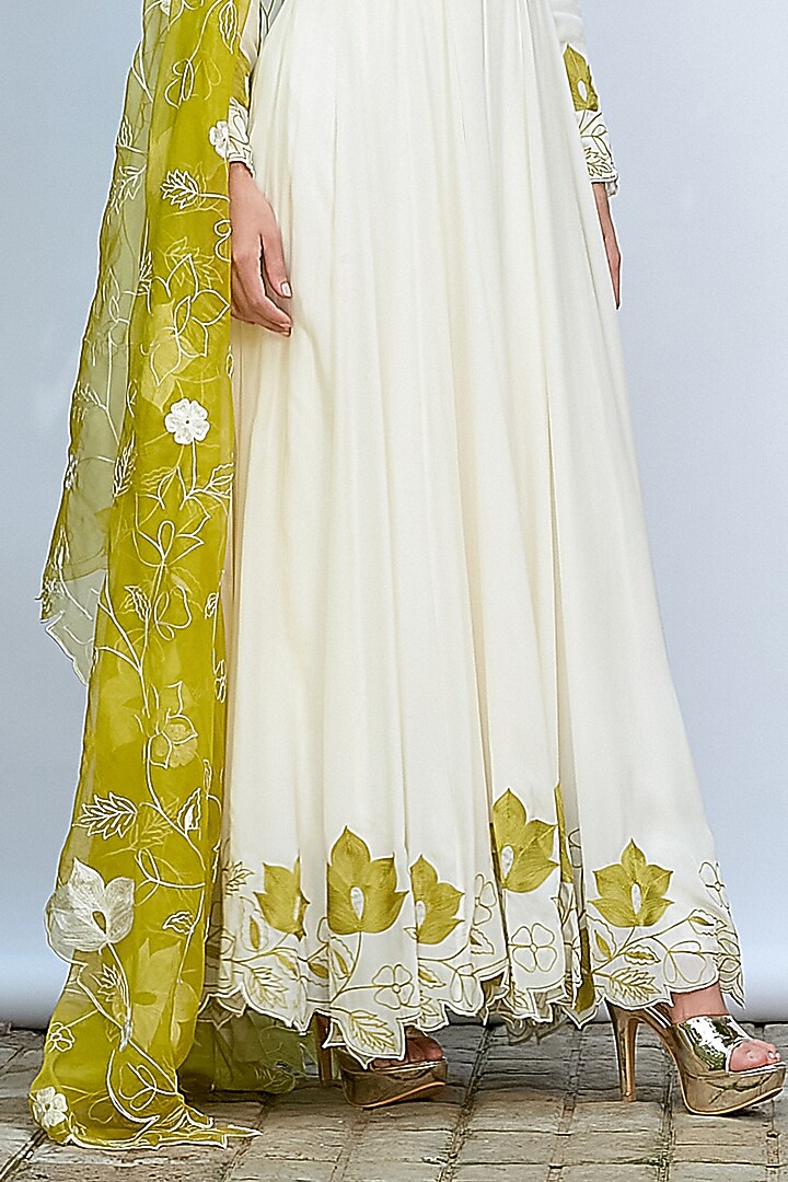 Ivory Italian Crepe Embroidered Wedding Anarkali Set by Priyanka Jain at Pernia's Pop Up Shop