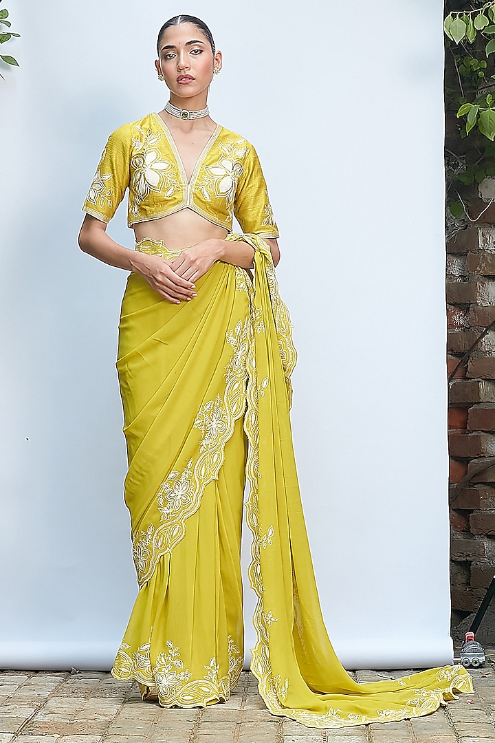 Sheen Green Italian Crepe Aari Embroidered Pre-Draped Saree Set by Priyanka Jain at Pernia's Pop Up Shop