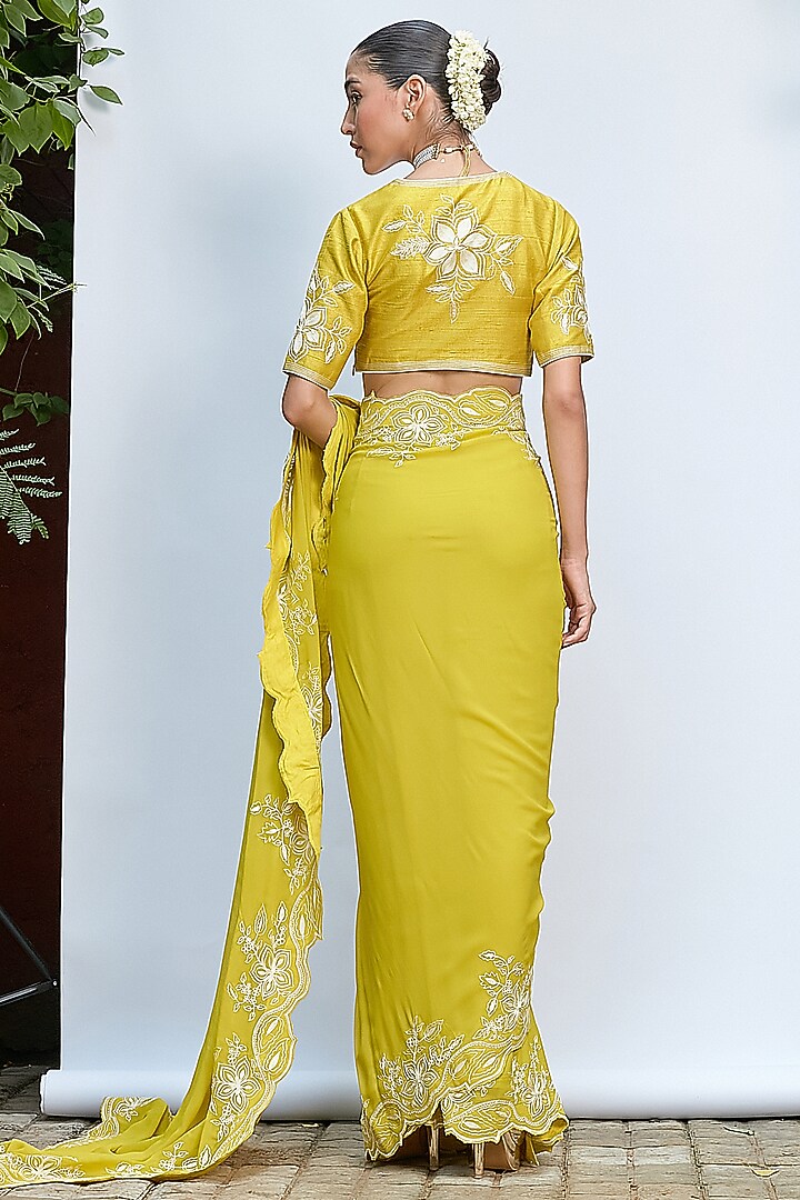 Sheen Green Italian Crepe Aari Embroidered Pre-Draped Wedding Saree Set by Priyanka Jain at Pernia's Pop Up Shop