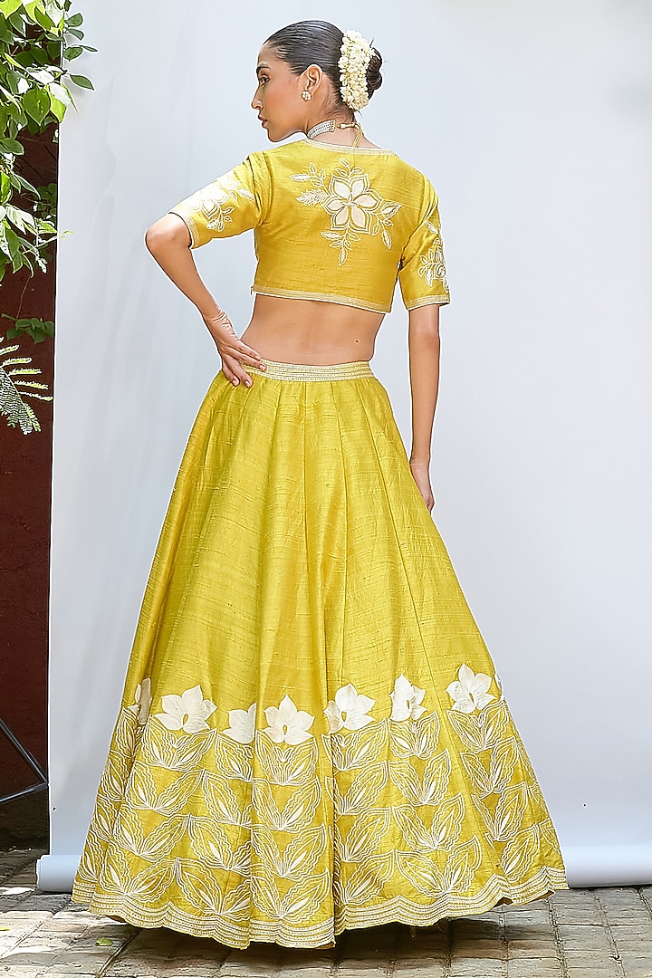 Sheen Green Raw silk Aari Embroidered Wedding Lehenga Set by Priyanka Jain at Pernia's Pop Up Shop