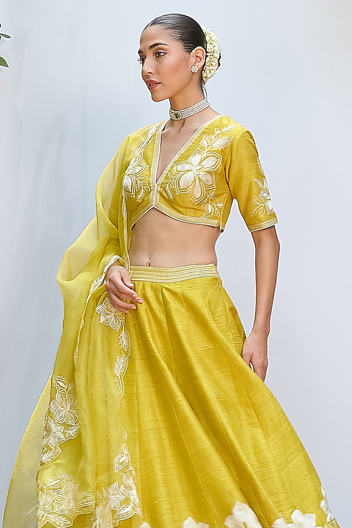Sheen Green Raw silk Aari Embroidered Wedding Lehenga Set by Priyanka Jain at Pernia's Pop Up Shop