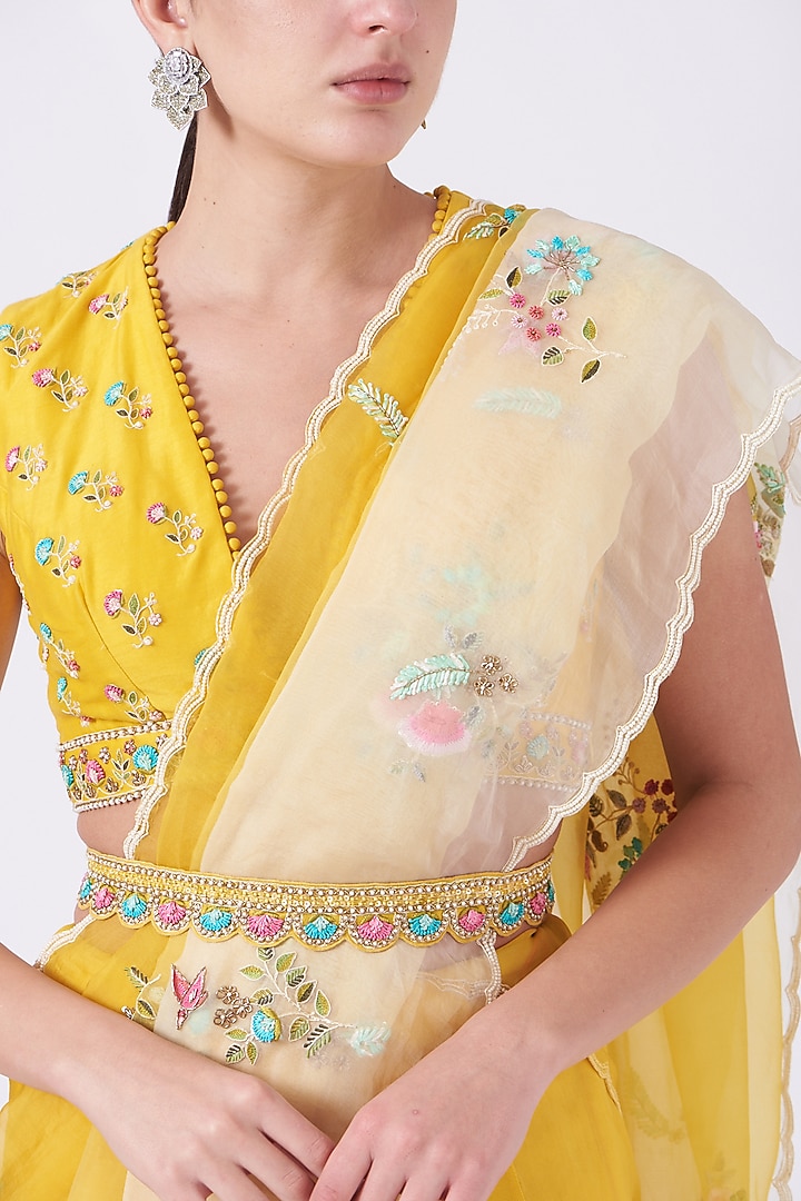 Yellow & White Embroidered Ombre Wedding Saree Set by Priyanka Jain at Pernia's Pop Up Shop