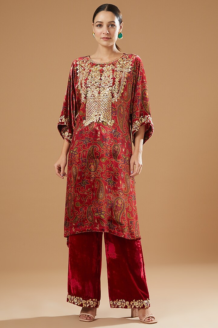 Red Hand Embroidered Kurta Set Design by Priyanka Jain at Pernia's Pop