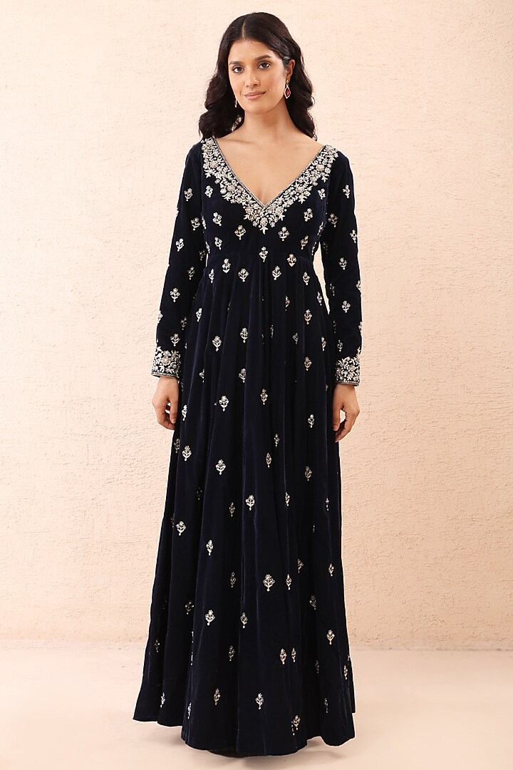 Midnight Blue Velvet Hand Embroidered Wedding Anarkali With Dupatta by Priyanka Jain at Pernia's Pop Up Shop