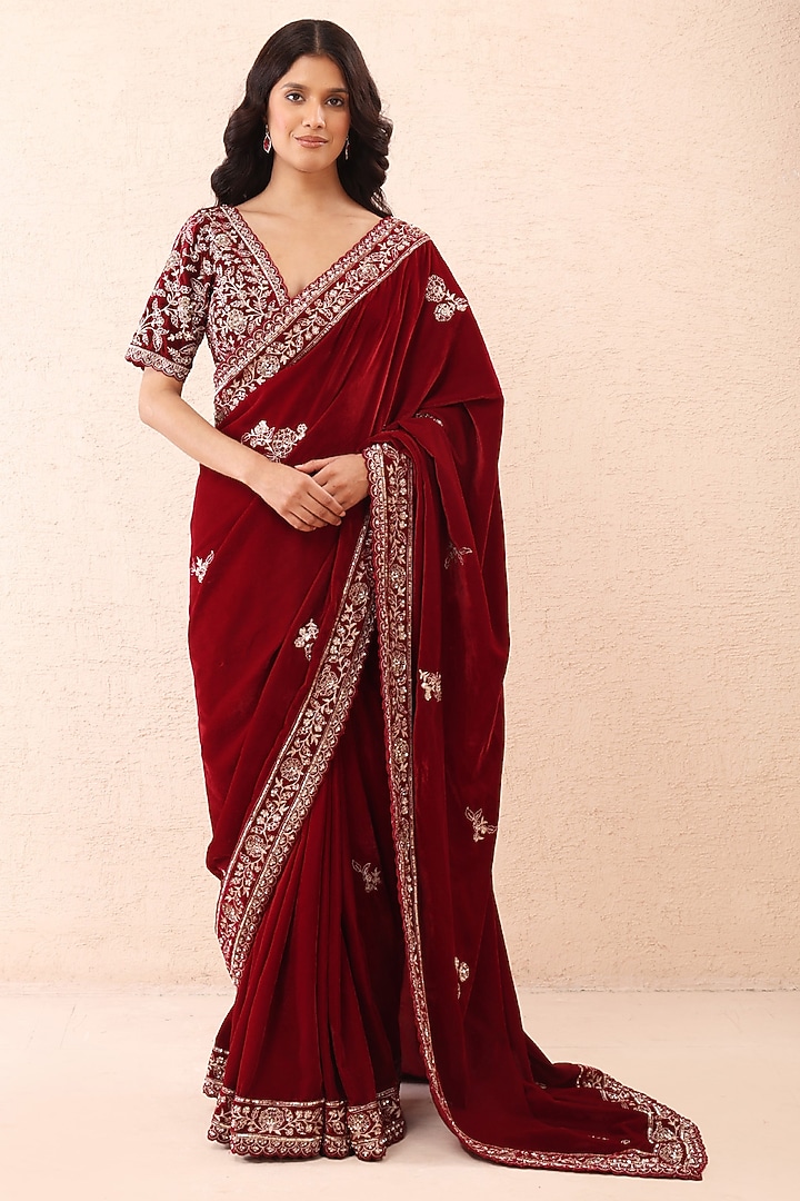 Burgundy Velvet Zari Embroidered Pre-Stitched Reception Saree Set by Priyanka Jain at Pernia's Pop Up Shop