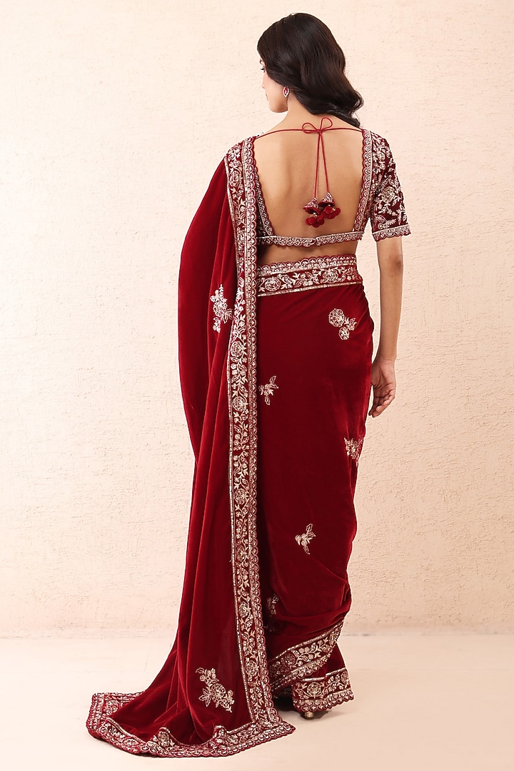Burgundy Velvet Zari Embroidered Pre-Stitched Reception Saree Set by Priyanka Jain at Pernia's Pop Up Shop