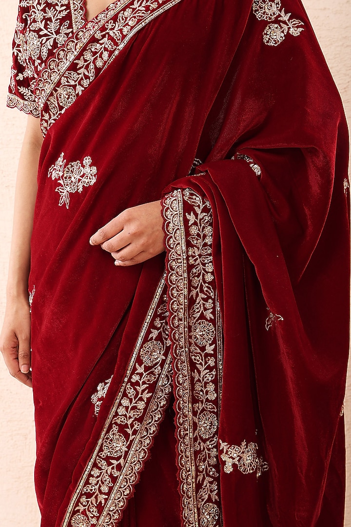 Burgundy Velvet Zari Embroidered Pre-Stitched Reception Saree Set by Priyanka Jain at Pernia's Pop Up Shop