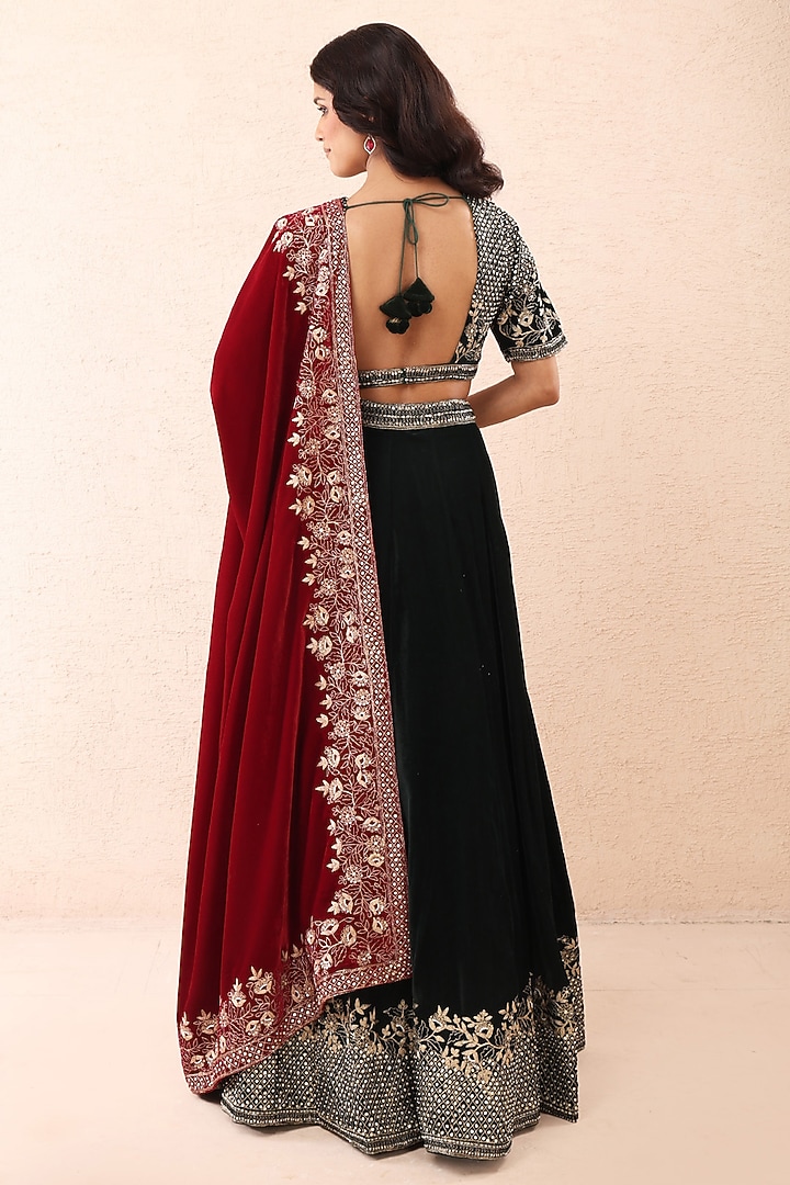 Bottle Green Velvet Zari Embroidered Wedding Lehenga Set by Priyanka Jain at Pernia's Pop Up Shop