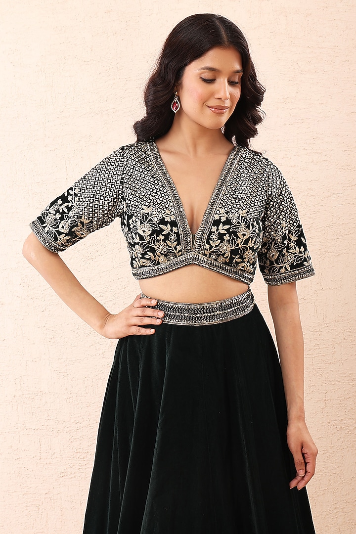 Bottle Green Velvet Zari Embroidered Wedding Lehenga Set by Priyanka Jain at Pernia's Pop Up Shop