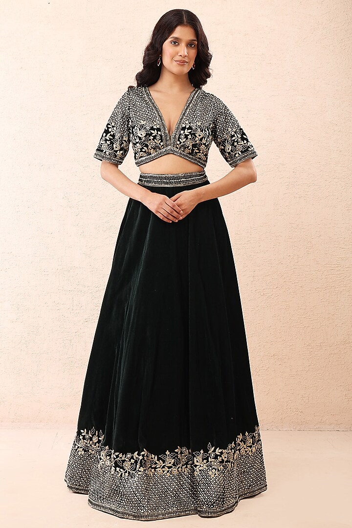 Bottle Green Velvet Zari Embroidered Wedding Lehenga Set by Priyanka Jain at Pernia's Pop Up Shop