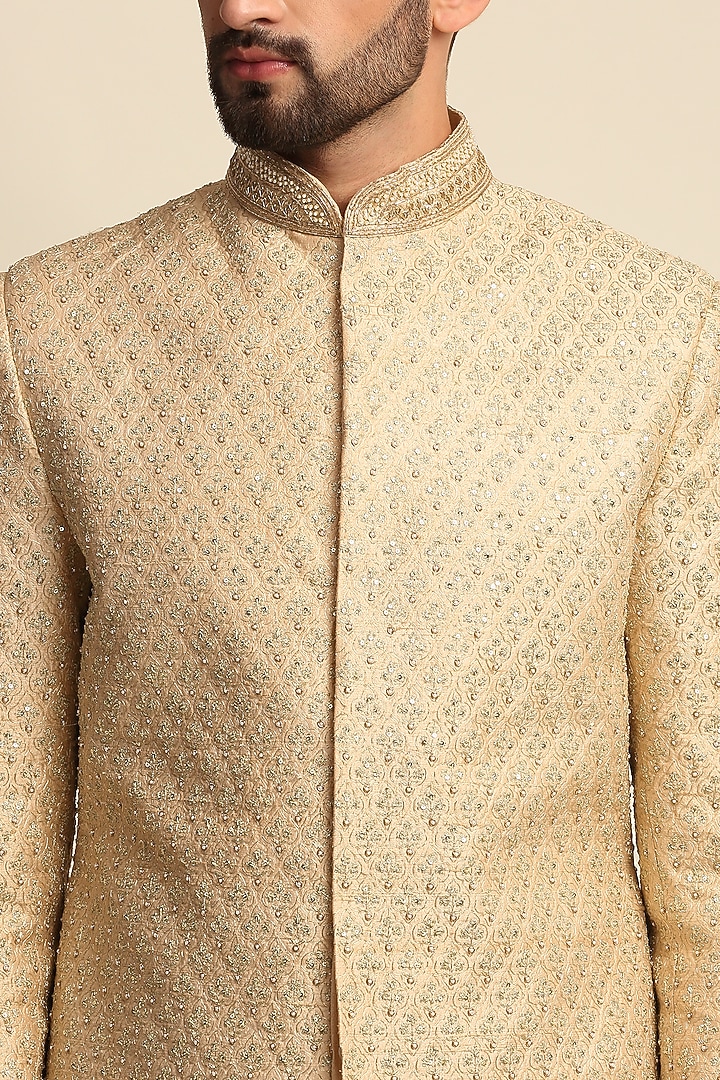 Golden Raw Silk & Crepe Embroidered Groom Sherwani Set by Priyanka Jain Men at Pernia's Pop Up Shop