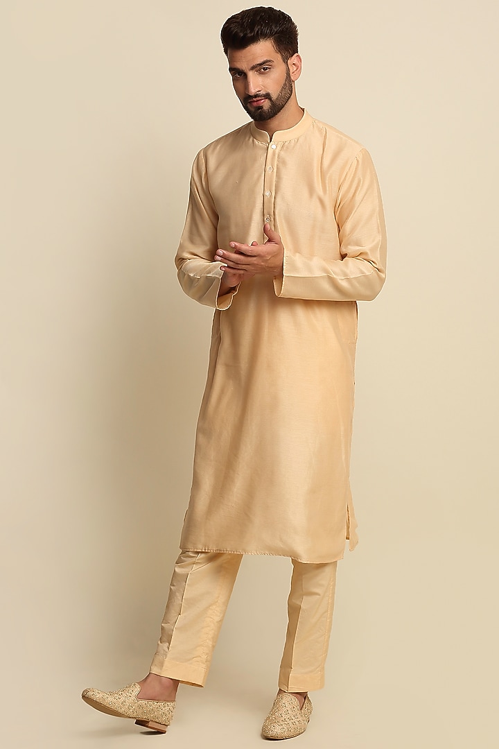 Golden Raw Silk & Crepe Embroidered Groom Sherwani Set by Priyanka Jain Men at Pernia's Pop Up Shop