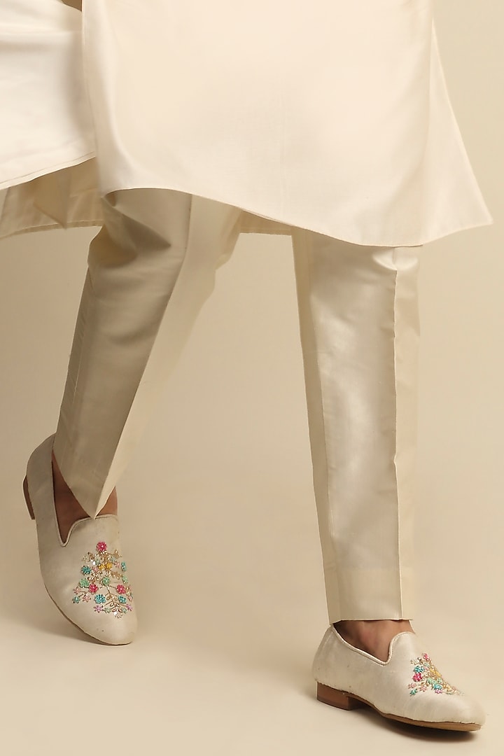 Ivory Raw Silk & Crepe Embroidered Groom Sherwani Set by Priyanka Jain Men at Pernia's Pop Up Shop