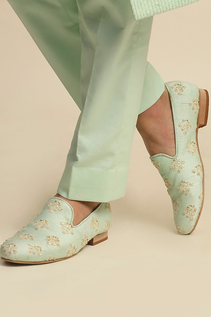 Green Raw Silk & Crepe Embroidered Groom Sherwani Set by Priyanka Jain Men at Pernia's Pop Up Shop
