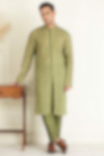 Olive Green Cotton Kurta Set by Priyanka Jain Men at Pernia's Pop Up Shop
