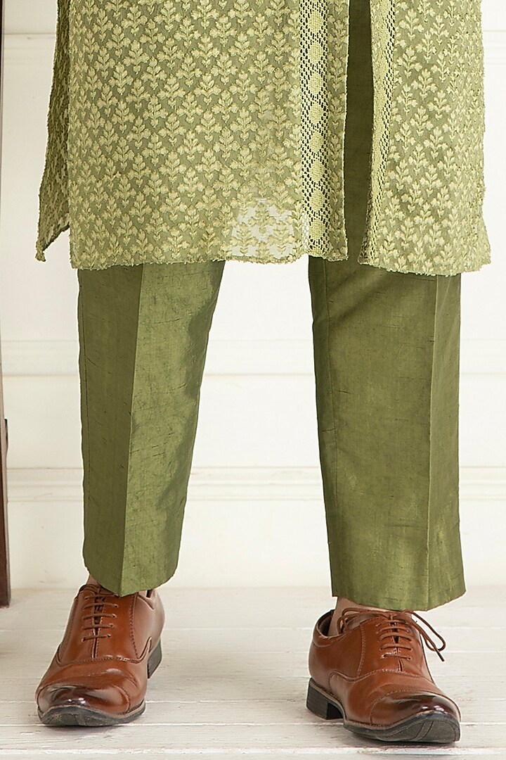 Olive Green Cotton Kurta Set by Priyanka Jain Men at Pernia's Pop Up Shop