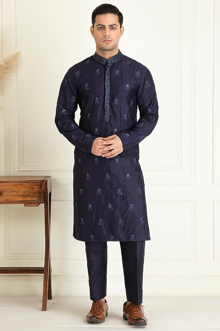 Midnight Blue Silk Hand Embroidered Kurta Set by Priyanka Jain Men at Pernia's Pop Up Shop