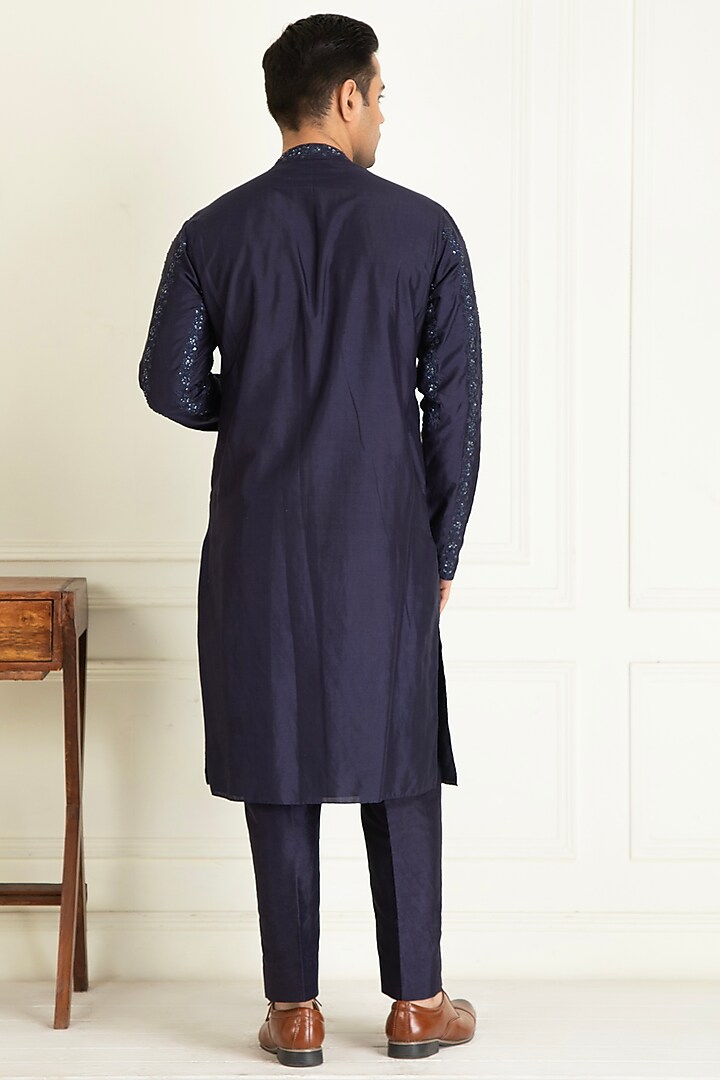 Midnight Blue Silk Hand Embroidered Kurta Set by Priyanka Jain Men at Pernia's Pop Up Shop