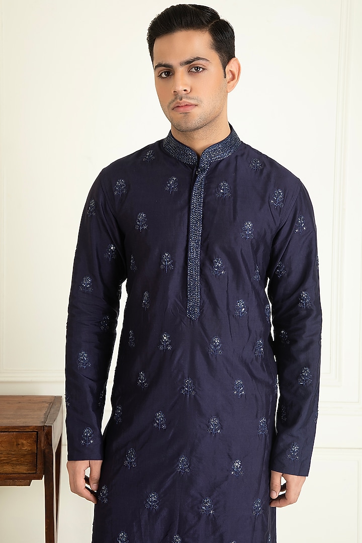 Midnight Blue Silk Hand Embroidered Kurta Set by Priyanka Jain Men at Pernia's Pop Up Shop
