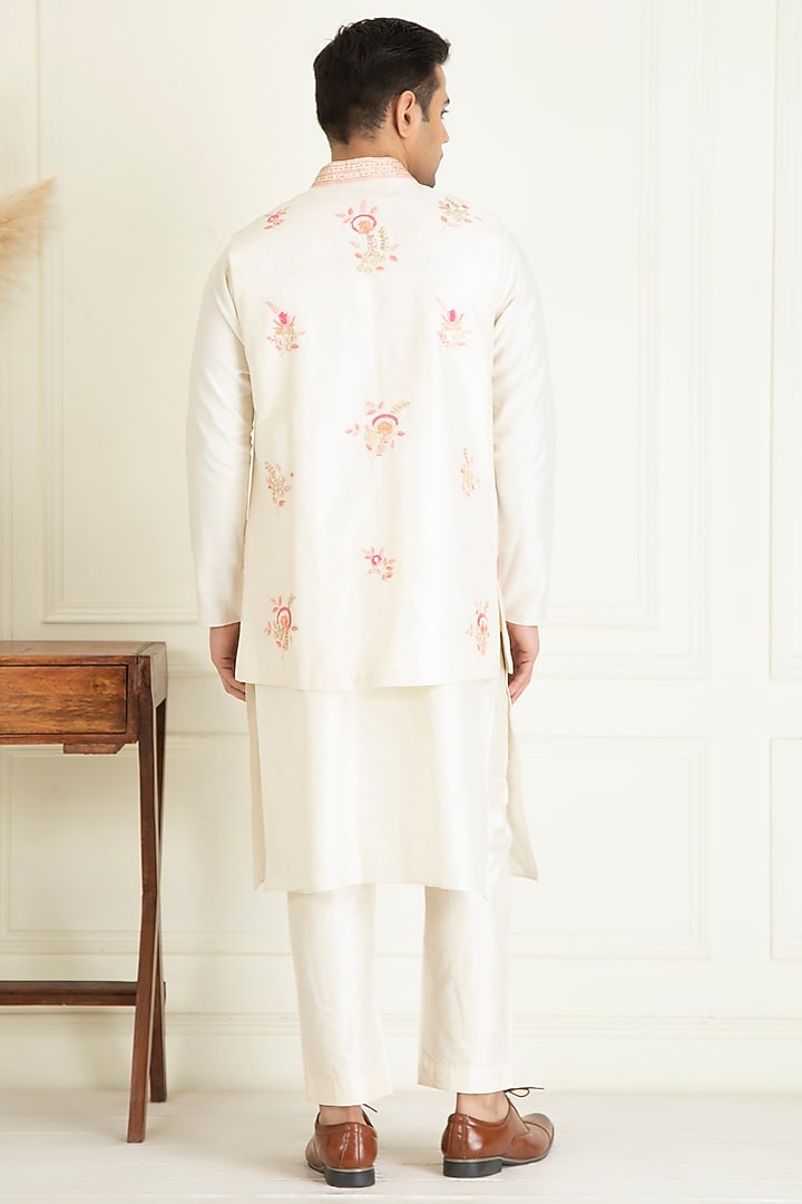 Ivory Cotton Thread & Sequins Embroidered Bundi Jacket Set by Priyanka Jain Men at Pernia's Pop Up Shop