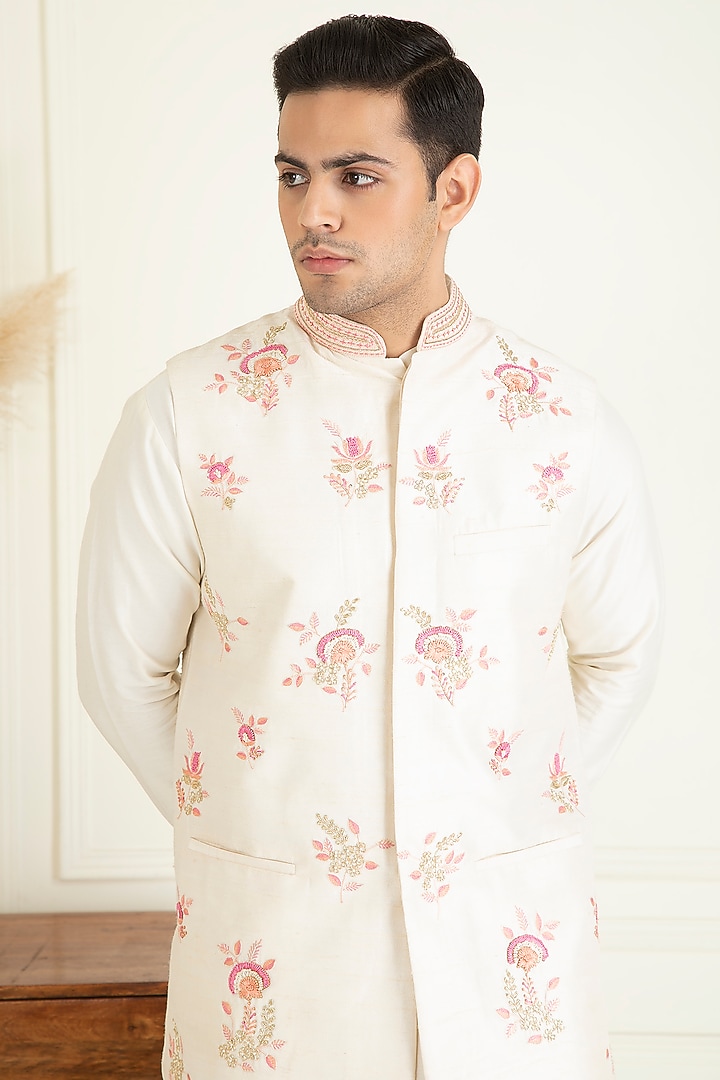 Ivory Cotton Thread & Sequins Embroidered Bundi Jacket Set by Priyanka Jain Men at Pernia's Pop Up Shop