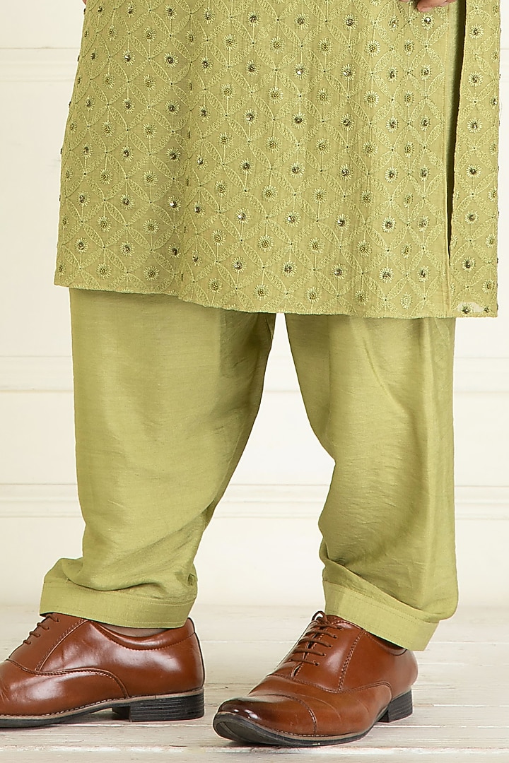 Mehendi Green Cotton Embroidered Kurta Set by Priyanka Jain Men at Pernia's Pop Up Shop