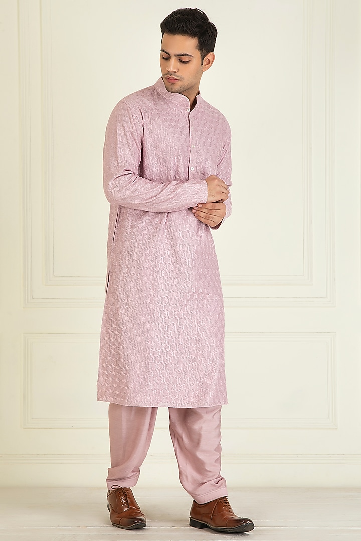 Lilac Cotton Embroidered Kurta Set by Priyanka Jain Men at Pernia's Pop Up Shop