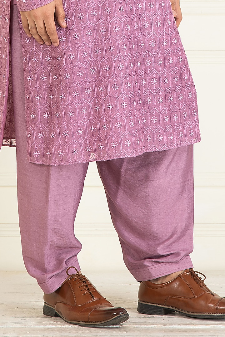 Mauve Cotton Thread Embroidered Kurta Set by Priyanka Jain Men at Pernia's Pop Up Shop