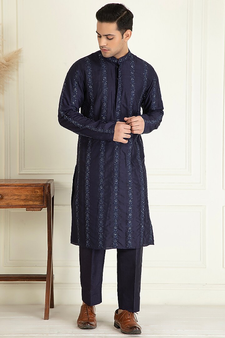 Midnight Blue Silk Embroidered Kurta Set by Priyanka Jain Men at Pernia's Pop Up Shop